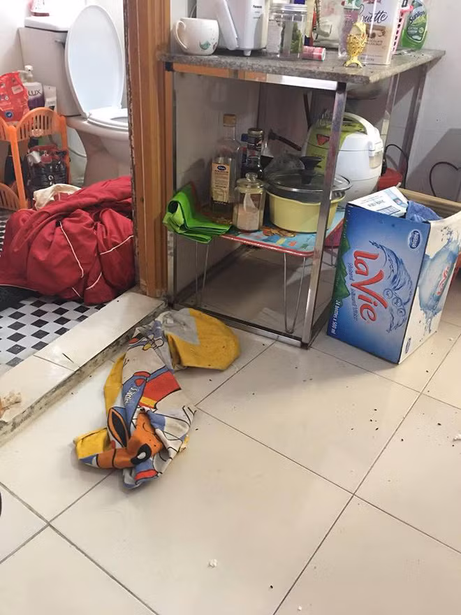 Da o nho mien phi, co gai con “dun lai” nui rac o nha cua ban than