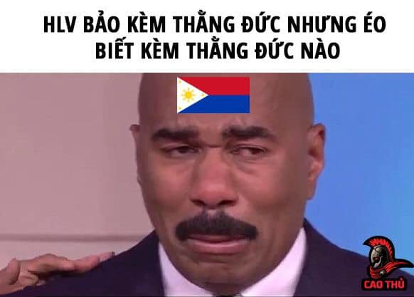 Do trên sân có 2 cầu thủ tên Đức nên các cầu thủ Philippines không biết kèm cầu thủ Đức nào.