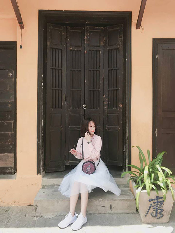 Đến thời điểm hiện tại, Quỳnh Anh vẫn chưa có bạn trai. Bản thân cô gái cũng thừa nhận mình chưa sẵn sàng cho hôn nhân nên vẫn dửng dung với những lời hỏi tham của bạn bè xung quanh.