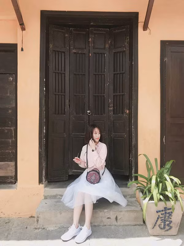 Đến thời điểm hiện tại, Quỳnh Anh vẫn chưa có bạn trai. Bản thân cô gái cũng thừa nhận mình chưa sẵn sàng cho hôn nhân nên vẫn dửng dung với những lời hỏi tham của bạn bè xung quanh.