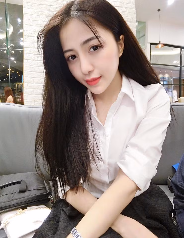 Trang Anna không đặt nặng vấn đề thẩm mỹ, bản thân cô nàng cũng thừa nhận có động chạm dao kéo để tự tin hơn nhưng không nghiện thẩm mỹ.