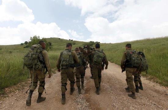 Tốp lính Israel tuần tra ở khu vực Cao nguyên Golan. Ảnh: AFP