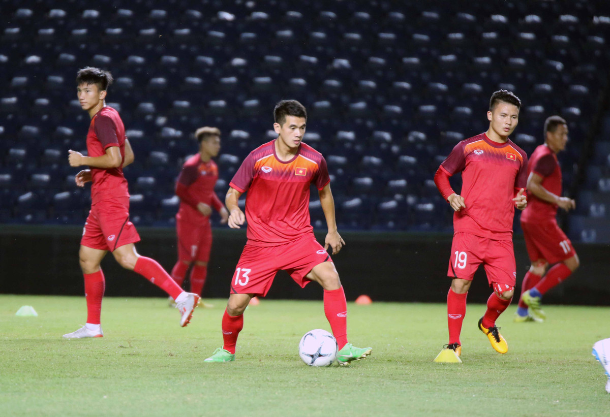 Cũng chính vì tầm quan trọng của buổi tập này, HLV Park Hang-seo đã có sự tính toán kỹ lưỡng về giáo án để đảm bảo công tác chuyên môn, bởi theo quy định buổi tập làm quen sân chỉ diễn ra trong vòng tối đa là 60 phút.