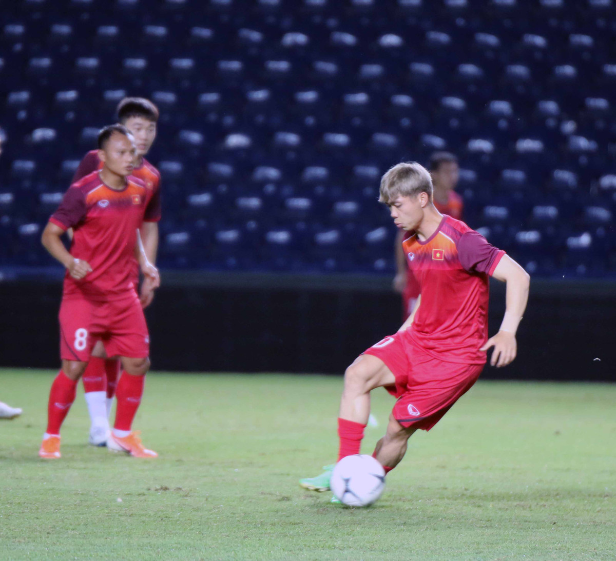 Theo đánh giá của Văn Toàn, Thái Lan mặc dù thiếu vắng ngôi sao Chanathip do chấn thương nhưng họ vẫn còn nhiều vị trí chơi tốt khác và ĐT Việt Nam phải hết sức nỗ lực, tập trung khi đối đầu với họ trên sân nhà.