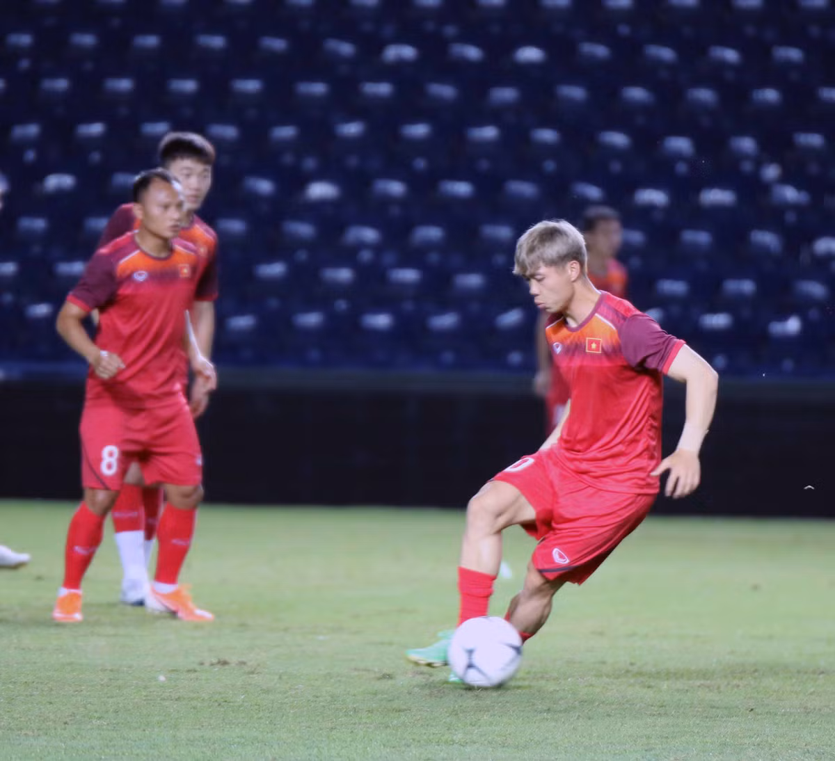 Theo đánh giá của Văn Toàn, Thái Lan mặc dù thiếu vắng ngôi sao Chanathip do chấn thương nhưng họ vẫn còn nhiều vị trí chơi tốt khác và ĐT Việt Nam phải hết sức nỗ lực, tập trung khi đối đầu với họ trên sân nhà.