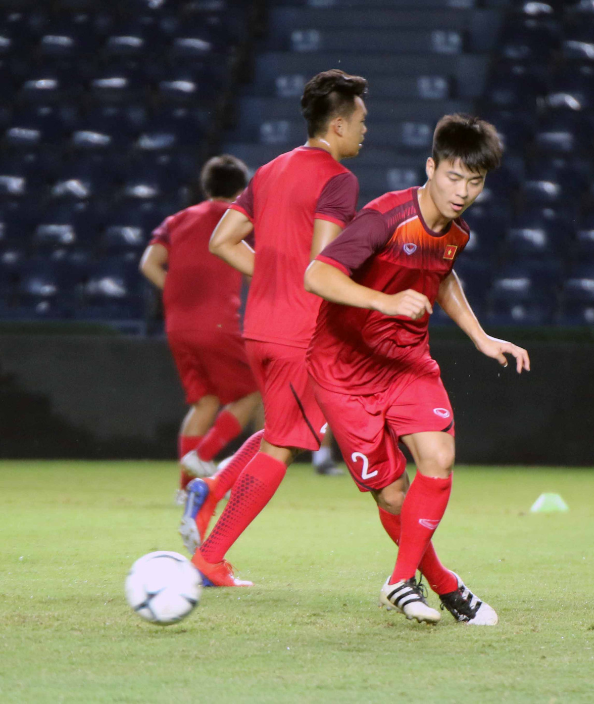 Sau đó, toàn đội tập nhẹ để các cầu thủ vừa trải qua những ngày thi đấu tại V.League cũng như các giải đấu có thể hồi phục lại thể lực cũng như lấy lại cảm giác với bóng mềm mại hơn.