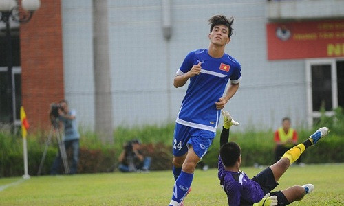 Tiến Linh nâng tỷ số 2-0 cho U19 Việt Nam.