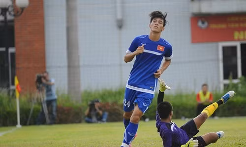 Tiến Linh nâng tỷ số 2-0 cho U19 Việt Nam.
