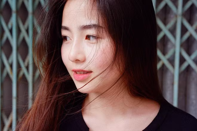 Bà mẹ 9X nổi tiếng Nguyễn Nam Thương khoe nhan sắc ngọt ngào trong veo, tận hưởng nốt không khí Tết những ngày cuối cùng.