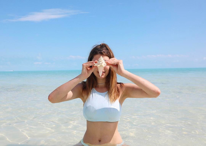 Đến tháng 8/2015, kênh RCLBeauty101 của Rachel phát triển nhanh trên mạng. Với 2,6 tỷ lượt xem, cô nàng 24 tuổi được tạp chí Forbes đánh giá là một trong những blogger nổi tiếng nhất hành tinh.