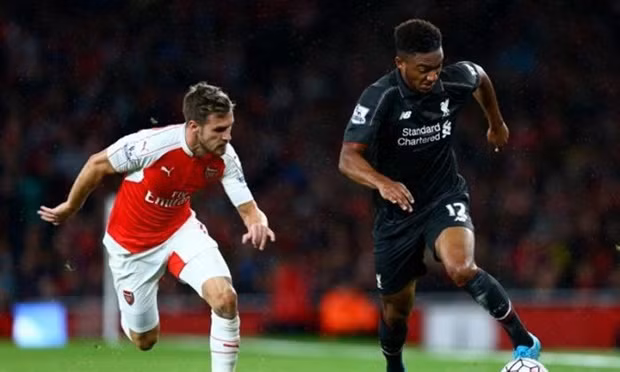 Joe Gomez là hậu vệ trẻ tiềm năng của Liverpool, chấn thương gót chân khiến cầu thủ này chắc chắn sẽ nghỉ thi đấu trong giai đoạn đầu mùa tới.
