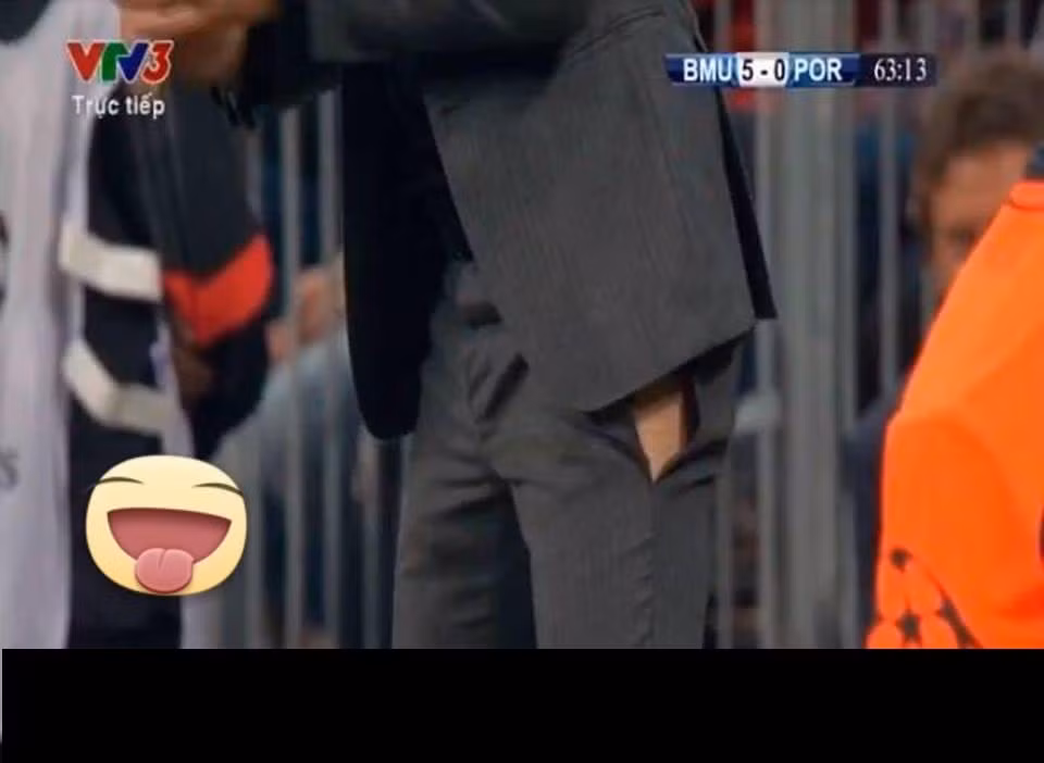 Trong trận đấu đêm qua, cư dân mạng đã rất tinh mắt khi "soi" thảm cảnh HLV Pep Guardiola của Bayern Munich bị rách quần do quá phấn khích với màn trình diễn như lên đồng của các học trò.