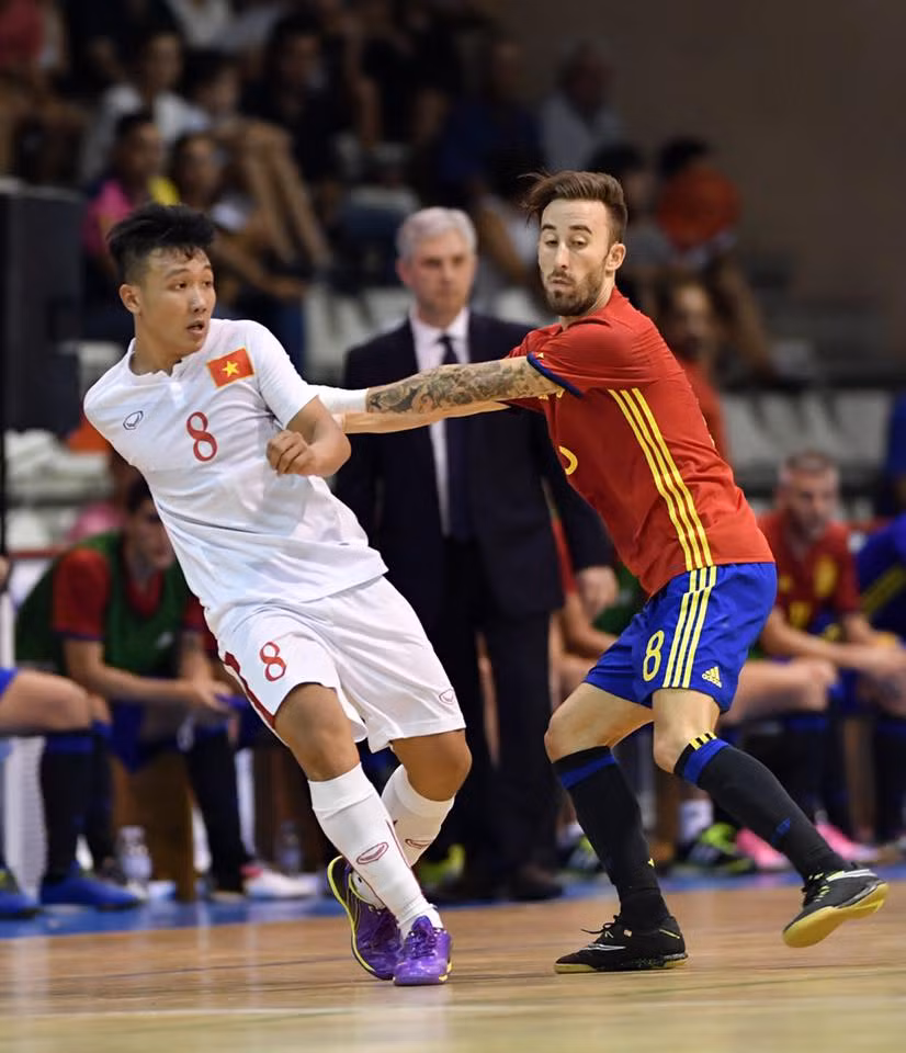 Minh Trí trong trận đấu giao hữu giữa ĐT Futsal Việt Nam và Tây Ban Nha vào những ngày đầu tháng 9/2016. Ảnh: Facebook nhân vật.