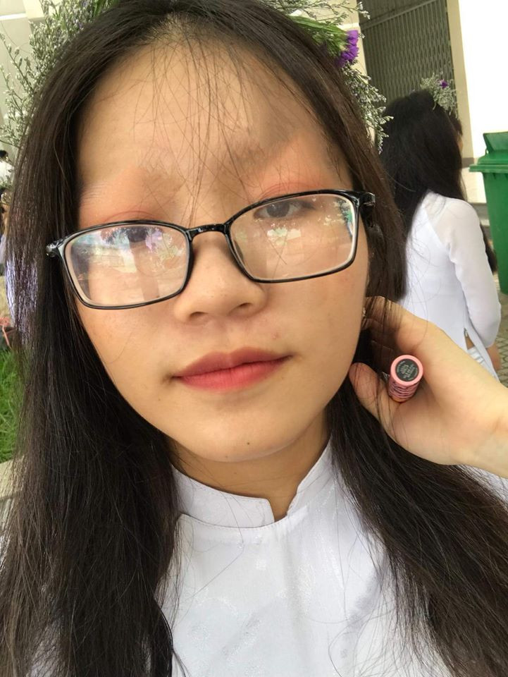 Dù rất cố diễn nhưng có nghĩa lý gì khi lông mày biến mất.