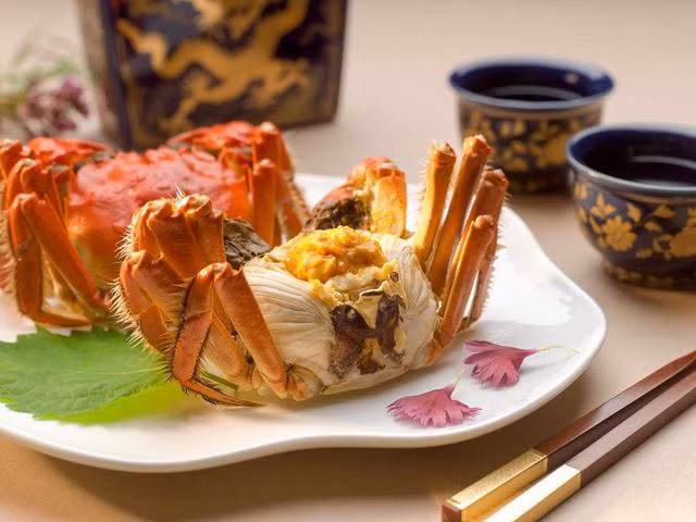 Người Trung Hoa cho rằng cách chế biến cua lông ngon và phổ biến nhất là hấp sẽ đảm bảo được hương vị, độ ngon, chắc của thịt cua.