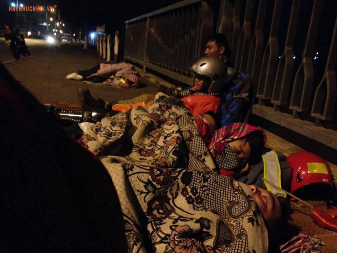 Đáp lại lời của cộng đồng mạng, thành viên của nhóm phượt này cho rằng: "Đây chỉ là giây phút xả hơi, vui đùa trong lúc đi phượt". Tuy nhiên, sau lời giải thích này, hội nhóm trên nhận về vô số "gạch đá".