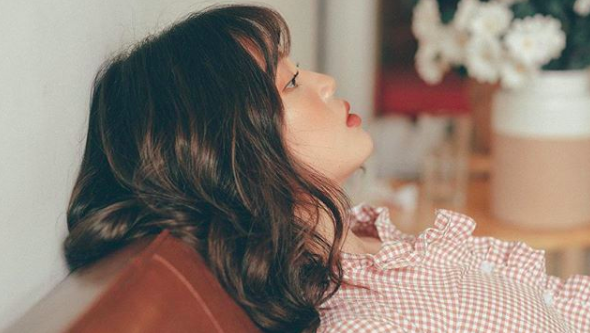 Nữ streamer đất Bắc - Linh Ngọc Đàm sinh năm 1996, năm nay tròn 22 tuổi và vừa tốt nghiệp ngành Xã hội học, Đại học Khoa học Xã hội &amp; Nhân văn.