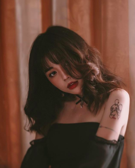 Tính đến nay, Ngọc Linh đã theo đuổi công việc này được gần 4 năm. Dù thời gian đầu có khá chật vật nhưng sau khi đã đạt được lượng người theo dõi và người xem ổn định, cô nàng có thể kiếm được vài chục triệu mỗi tháng.