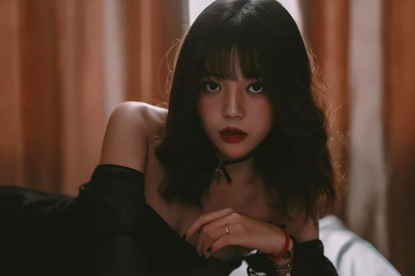 Ngọc Linh từng chia sẻ trên một talk show rằng, để có được thành công như ngày hôm nay, cô đã phải vượt qua biết bao nhiêu khó khăn. Từ việc ra ngoài sống để theo đuổi đam mê cho đến vật lộn việc cắt viện trợ tiền học của gia đình.