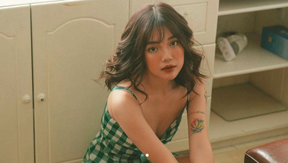 Cùng với những cái tên streamer đình đám thời gian qua như PewPew, ViruSs, Misthy... Linh Ngọc Đàm là cái tên khiến cộng đồng game phía Bắc tự hào bởi không chỉ có kĩ năng chơi game tốt mà cô nàng 22 tuổi này còn có nhan sắc được đánh giá thuộc hàng "nàng thơ".