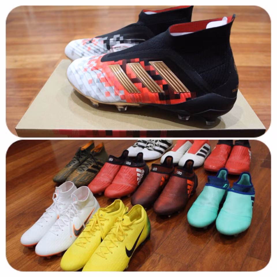 "Nhưng đàn ông thì chỉ nhiều quần áo bóng đá chứ phụ nữ thì nào là giày dép rồi đến túi xách, mỹ phẩm,... Tủ đồ của anh em chúng tôi chắc chưa bằng một nửa số váy vóc của các chị" nickname Hải An chia sẻ.