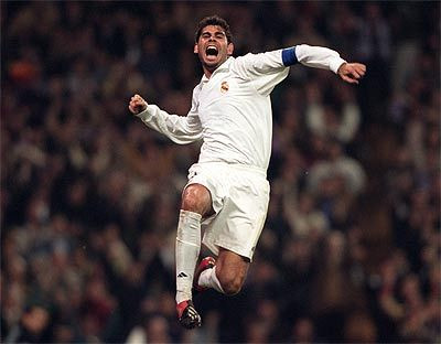 Fernando Hierro là cầu thủ phòng ngự không thể thiếu trong đội hình của đội bóng Hoàng gia Tây Ban Nha giai đoạn 1989/2003. Không chỉ phòng ngự hay mà cầu thủ này còn sở hữu khả năng ghi bàn thiên bẩm.