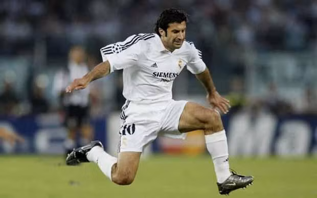 Luis Figo là một tên tuổi của dải ngân hà đầu tiên mà Real Madrid đã tạo ra. Anh đã đóng góp rất lớn cho các danh hiệu vô địch La Liga mùa giải 2000/01, 2002/03 cũng như chiếc cúp bạc Champions League năm 2002.