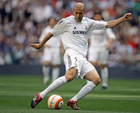 Zinedine Zidane là huyền thoại người Pháp cũng là trụ cột của Real Madrid giai đoạn thành công của đội bóng này cách đây hơn 10 năm.