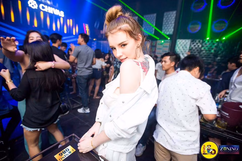 Xinh đẹp, thoát tục và đặc biệt là thêm hình xăm cá tính kín vai mới đây, Jessie Vard lại càng thêm cuốn hút. Ảnh trong bài: FBNV.