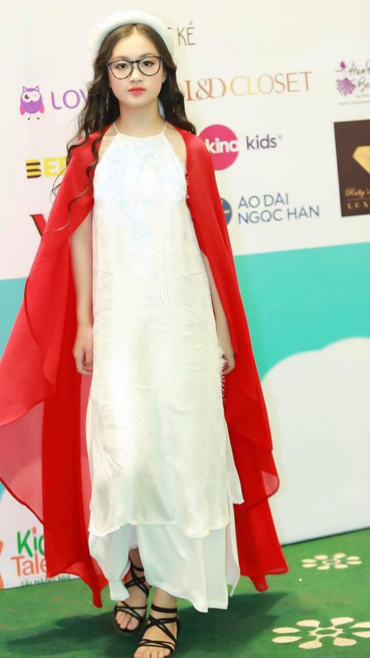 Không chỉ thừa hưởng nét đẹp kiều diễm từ mẹ và cái nhìn cuộc sống tinh tế từ cha, Bảo Hân còn có tài năng thiên bẩm về thiết kế thời trang. Khi còn rất nhỏ, cô bé này đã thiết kế nhiều bộ váy áo cho búp bê rất đẹp.