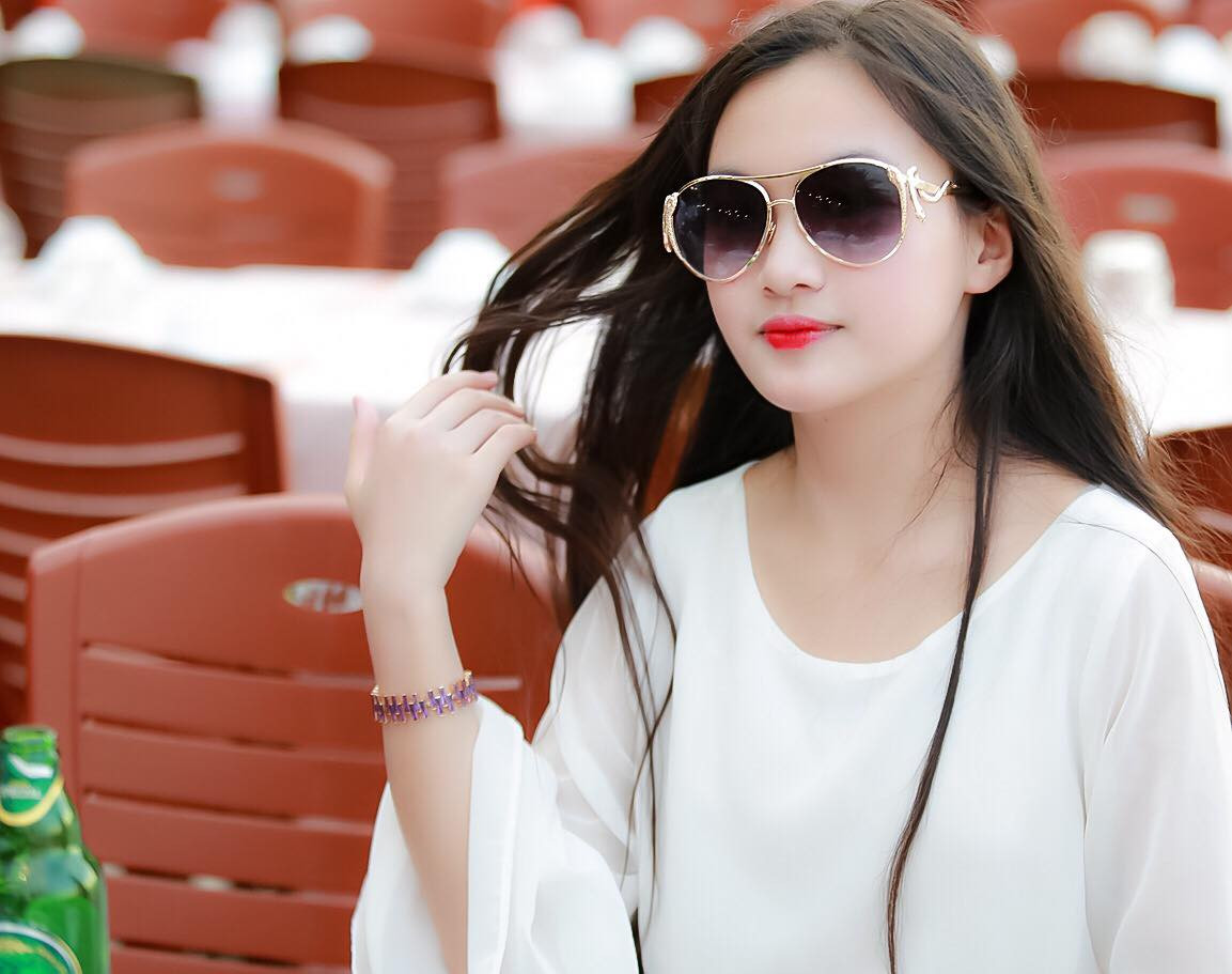 Hoa hậu Ngọc Hân chính là người đã phát hiện ra tài năng về thiết kế cũng như phát triển tài năng đó của bé Bảo Hân. Ngoài Hoa hậu Ngọc Hân còn rất nhiều các nhà thiết kế nổi tiếng khác là người đã chỉ bảo, dạy dỗ Bảo Hân trong sự nghiệp thiết kế và giúp cô bé hoàn thiện được BTS thời trang đầu tiên vào năm 2017.