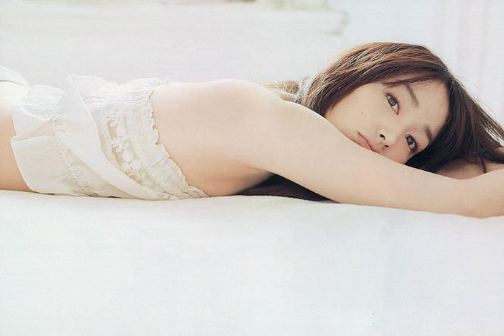 Takanashi Rin sinh ngày 17/12/1988 tại Chiba, Nhật Bản. Hiện cô nàng này là diễn viên nổi tiếng bậc nhất xứ hoa Anh Đào.