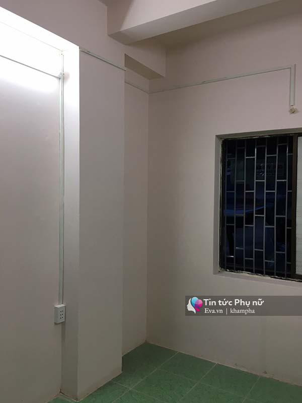 Được biết, căn hộ “sang chảnh” này nằm ở chung cư C3 Nguyễn Đình Chiểu, Quận 1, TP. Hồ Chí Minh với hiện trạng ban đầu khá xuống cấp, chật chội và cũ kĩ. Kiến trúc sư thiết kế căn hộ cho biết: “Trước đây, nó giống như một căn phòng trọ tạm bợ vậy!”.