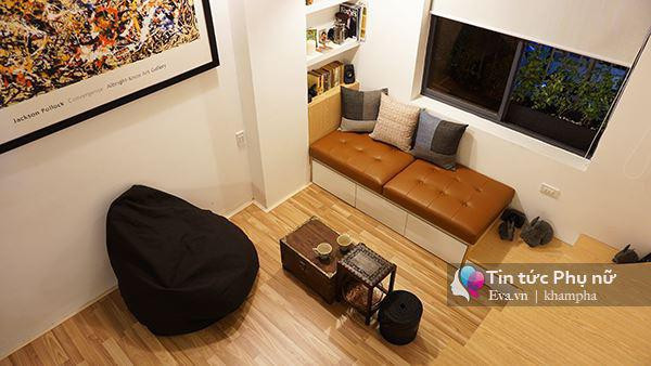 Lựa chọn gam màu chủ đạo trắng sáng đơn giản, kiến trúc sư đã biến hóa căn hộ nhỏ xinh trở nên hiện đại, ấm áp hơn. Ngoài ra, việc lựa chọn sử dụng tone màu sáng còn giúp căn hộ như được rộng ra, tạo cảm giác hài hòa cho người nhìn &amp; dễ dàng hơn trong việc bài trí.