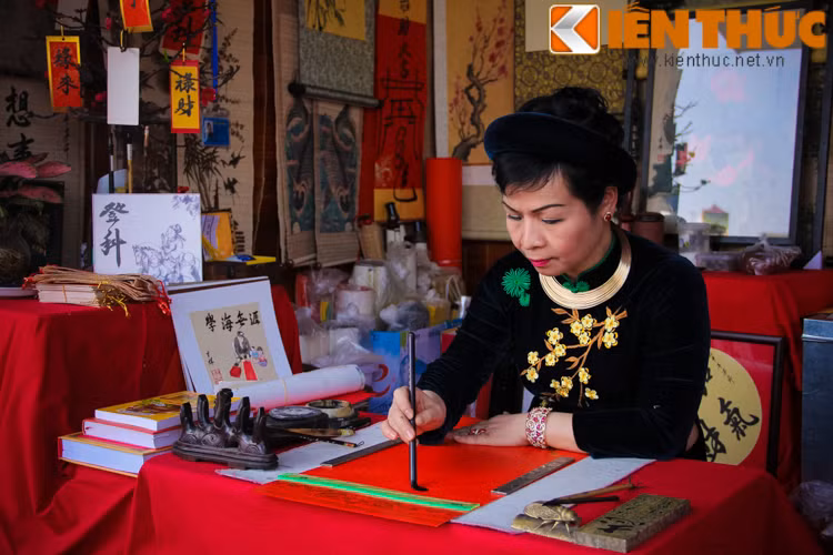 Tình hình an ninh trật tự được các chiến sĩ công an phường cũng như dân quân tự vệ kiểm soát ổn định. Không xảy ra tình trạng chen lấn xô đẩy tại phố "ông đồ" 2016.