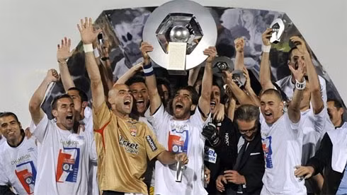 Giống như Man United và Inter Milan, Lyon cũng là đội bóng vô địch sớm 5 vòng đấu. Tại mùa giải 2006/2007, CLB này về đích sớm 5 vòng đấu với 17 điểm nhiều hơn đội xếp thứ hai Marseille. Ảnh: uefa.com.