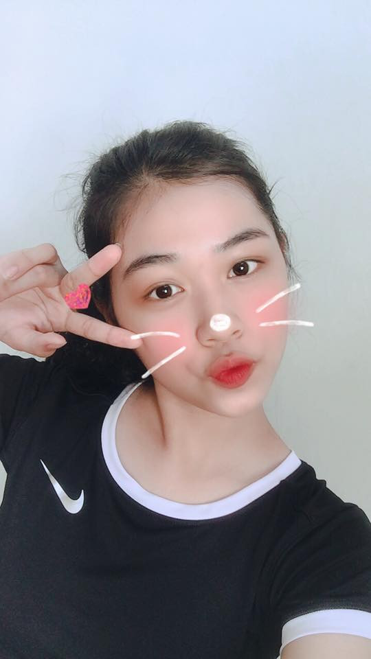 Mặc dù là em vợ cầu thủ nổi tiếng Việt Nam, nhưng Thảo rất khiêm tốn, cô chia sẻ cô cảm thấy tự hào và cũng rất thần tượng anh rể.