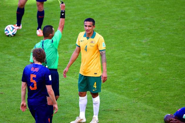 Mặc dù thi đấu ở vị trí tiền đạo nhưng Tim Cahill lại có máu "đồ tể" chẳng kém các cầu thủ thi đấu nơi hàng thủ.