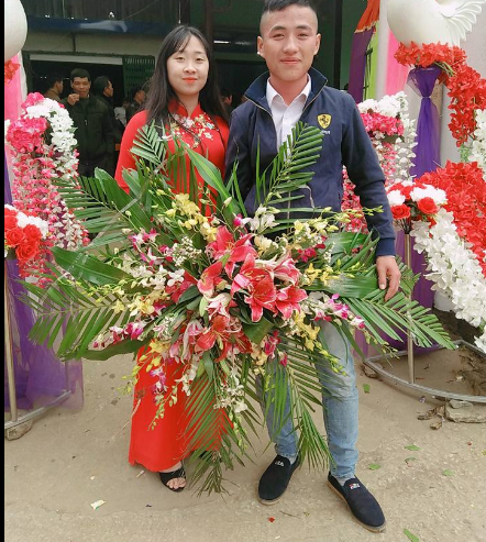 "Trong quá trình trò chuyện, Quý có gửi cho mình 2 cái ảnh cây hoa hồng cổ đó, mình khen đẹp và có ý định muốn tìm mua nhưng Quý bảo cây này bị mất cắp rồi. Cái dại của mình là vì háo hức muốn chia sẻ với các anh chị em, bạn bè trong hội chơi hoa về loài hoa đặc biệt nên mình đã đăng 2 bức ảnh trùng với thời điểm cây hoa hồng cổ của bạn kia bị mất cắp, vậy là mình bị mọi người nghi oan", anh Nguyên buồn rầu chia sẻ.