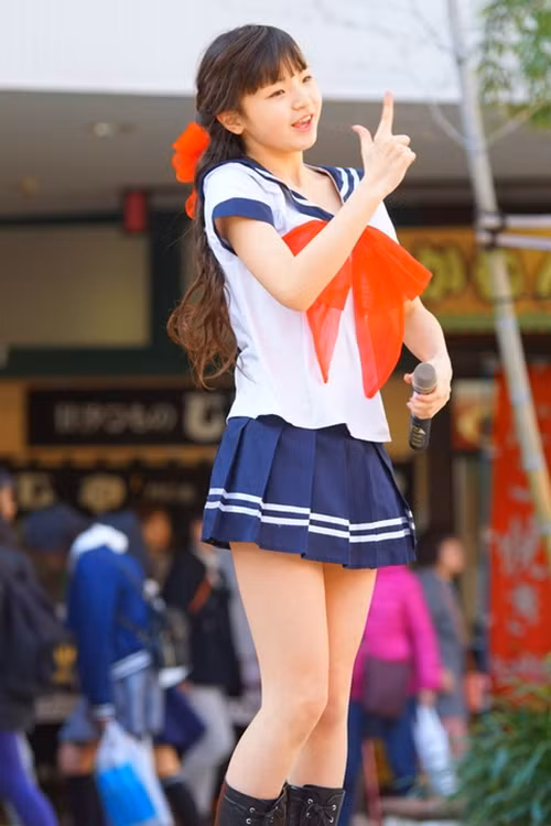 Nakamura Tina sở hữu thân hình gợi cảm với vòng eo nhỏ, cặp chân dài gợi cảm và đặc biệt là vòng 1 đẫy đà.