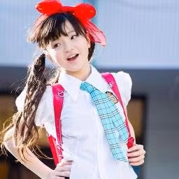 Thời gian gần đây, sự xuất hiện của Nakaruma Tina với thân hình phổng phao, đẫy đà như người lớn ở tuổi 12 đã tạo ra vô số cuộc tranh cãi trong cộng đồng cư dân mạng châu Á nói chung và Nhật Bản nói riêng.