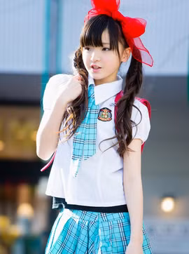 Nakamura sinh năm 2004 (tên thật là Nakamura Hoshiniji) hiện đang là học sinh và sống cùng gia đình tại tỉnh Fukuoka, Nhật Bản.