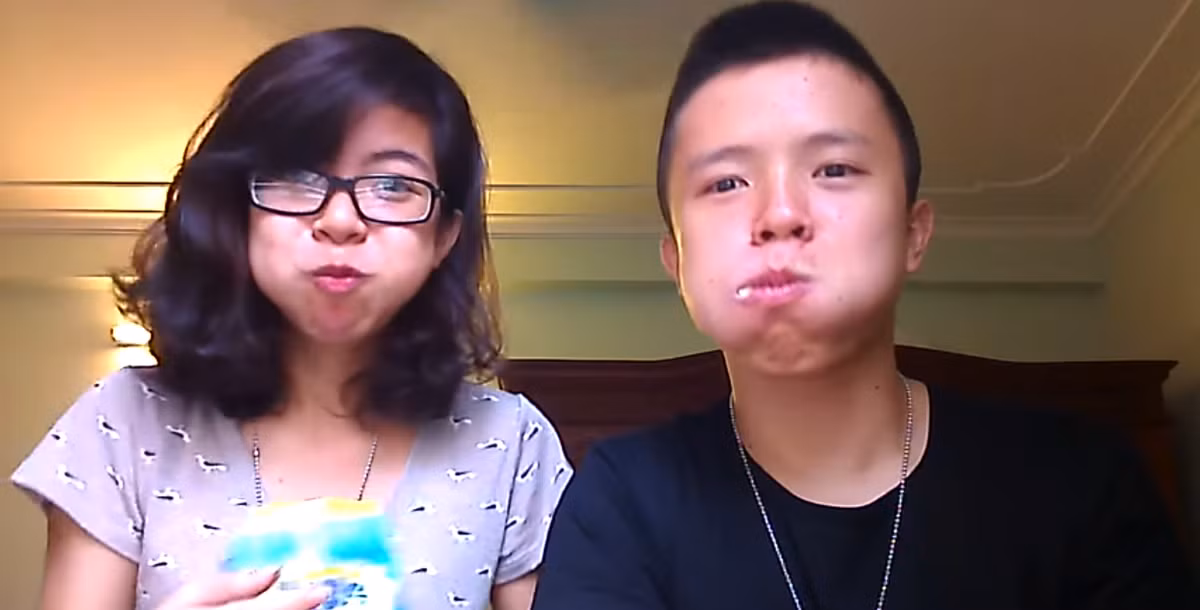 Những khuôn mặt được nhét đầy kẹo của các bạn trẻ khi chơi trò Chubby Bunny.