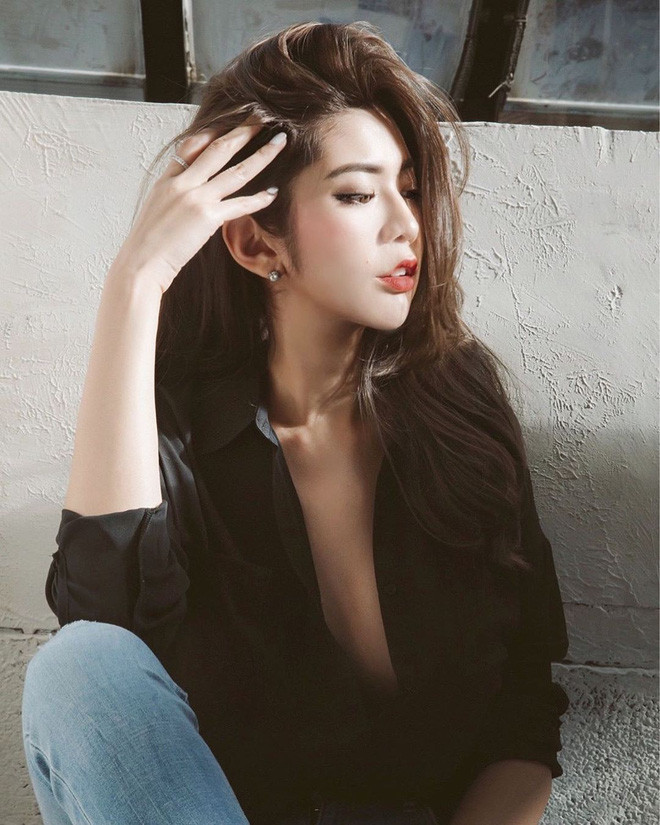 Bên cạnh đó, bộ sưu tập xe sang của Jessie ngoài McLaren còn một số cái tên khác "khủng" không kém, chẳng hạn như siêu xe BMW E9 hay Mercedes-Benz G-Class G500, con nào con nấy đều trị giá chục tỷ trở lên.