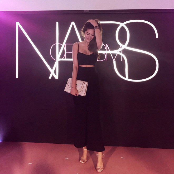 Danh tính của của cô gái đổ xăng xinh đẹp nhanh chóng được CĐM tìm ra, đó là Jessie (SN 1997), đến từ thành phố Đài Bắc (Đài Loan).