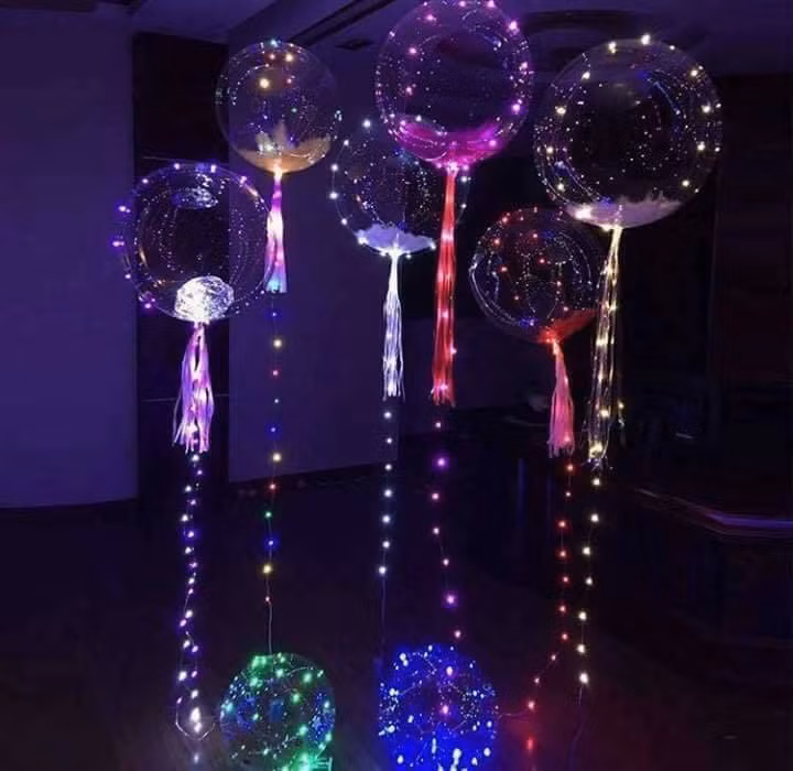 Chính những dây đèn led lung linh bên trong bóng bay Galaxy đã tạo nên điều đặc biệt cho mặt hàng này và đưa nó trở thành món hàng Giáng sinh được nhiều bạn trẻ tìm kiếm.