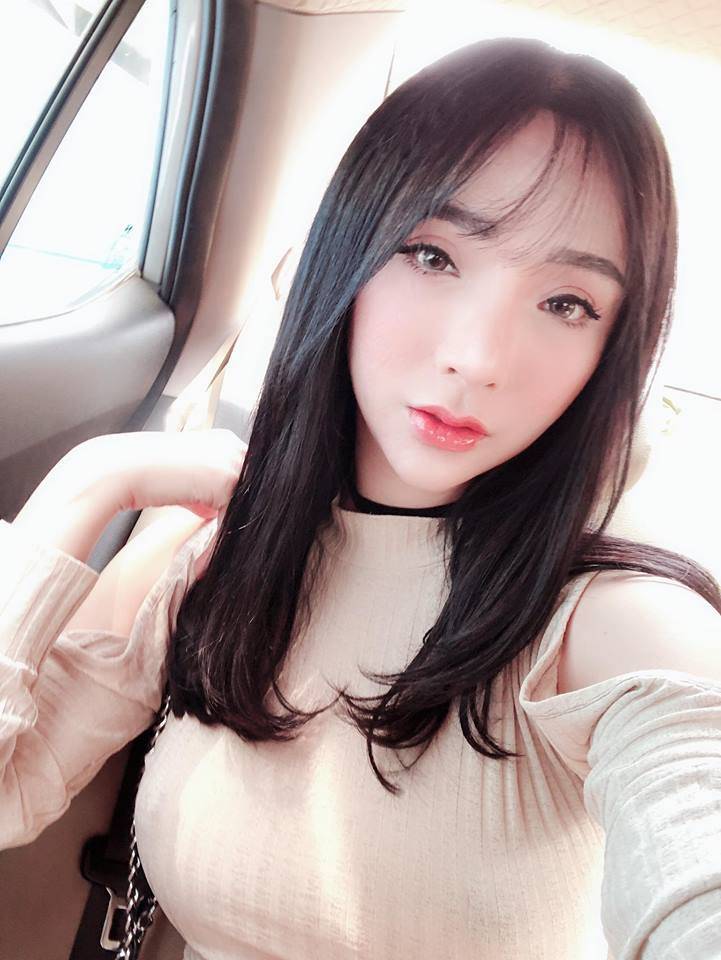 Bất mãn với nhiều thứ, Đào Anh từng sa đà vào những trò tiêu khiển thiếu lành mạnh. Nhưng rồi chính giữa cơn bão đó, Đào Anh lại được gia đình chìa tay ra nắm lấy và vực dậy. Đào Anh nghẹn ngào nói: "Được sự giúp đỡ của gia đình, mình bước ra khỏi bóng tối và quyết tâm làm lại cuốc đời, vết nhơ kia dù không thể xóa nhưng mình sẽ làm mờ nó đi bằng chính sự nỗ lực của mình. Đầu tiên, gia đình cho tiền mình mở một shop bán đồ lót, rồi từ đó mình có những khoản tiền để thực hiện ước mơ để được làm con gái thật sự".