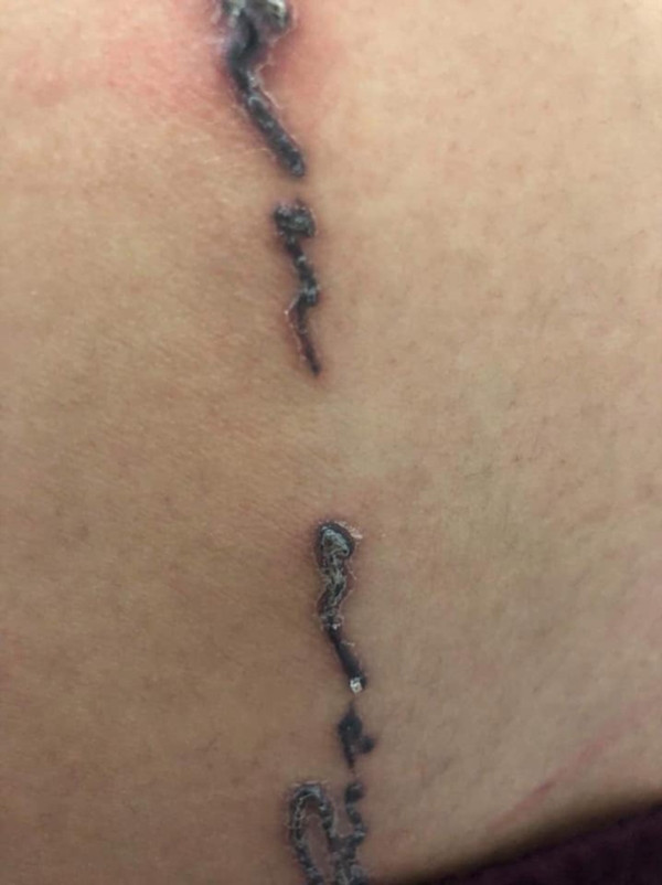 Sau đó Linh có liên hệ với shop bán mực xăm có tên Tatushop đều khẳng định sẽ có trách nhiệm và đền bù cho những khách hàng trên nhưng đến thời điểm này sau hơn 2 tháng, shop bán mực xăm trên vẫn chưa có động tĩnh thực hiện điều mình nói.