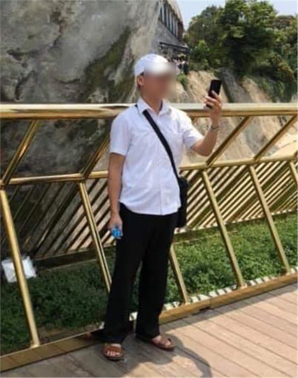 Một số ý kiến khác cũng chỉ trích người chụp ảnh vì đã không kịp thời nhắc nhở mà chỉ dừng lại ở mức độ chụp ảnh rồi "bóc phốt".