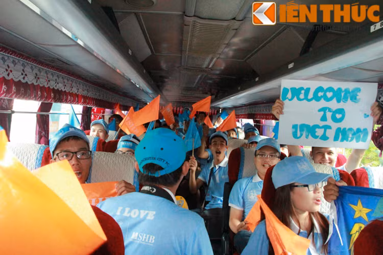 Những vật dụng để cổ vũ được các CĐV của Man City chuẩn bị rất kĩ từ nhiều ngày trước đó.